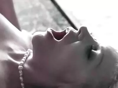 Wildes molliges freie oldie pornos Mädchen verkleidet sich für einen Blowjob