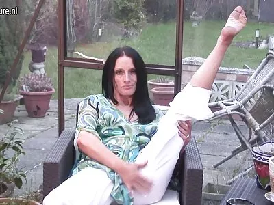 Freundin lernt, Schwänze zu lutschen und auf Titten zu wichsen porno kostenlos reife frauen