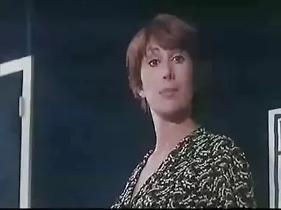 Frau mit verbundenen Augen lutscht einen reife frauen pornos hd großen Schwanz