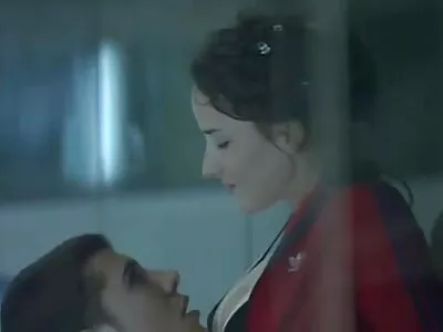 Junge kostenlose sexfilme mit älteren frauen Blondine springt auf einen Schwanz und bekommt eine Ladung