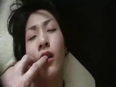 So hübsche pornofilme mit reifen frauen brünette Milf-Frau macht Freitagabend einen lüsternen Kopf, wenn die Eltern schlafen