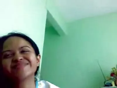 Latina frauen ab 50 pornos in kurzen Shorts wird oben ohne