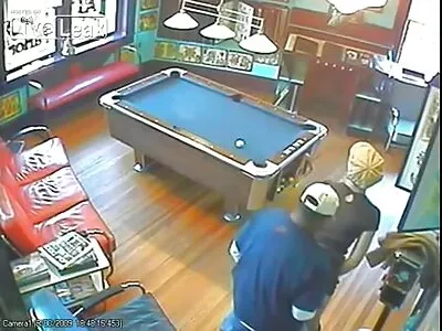 Babe mit perfektem pornos mit reifen frauen Körper reitet einen Sybian