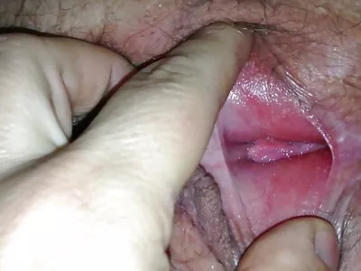 Nackte Mädchen mit verbundenen Augen pornos mit reifen frauen lecken Muschi