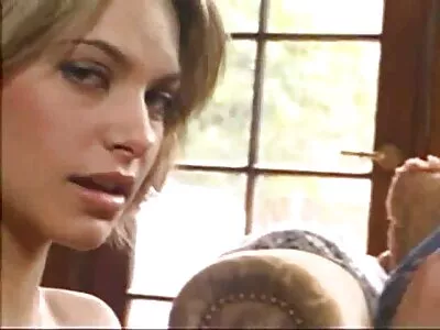 Latino-Schönheit reife frauen pornofilme zeigt ihre epischen Juggs vor der Webcam