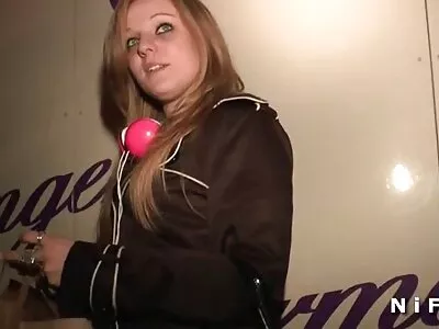 Babe dehnt kostenlose pornos reife frauen ihr A-Loch in Schwarz und Weiß