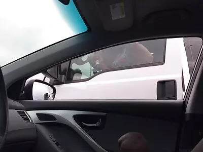 Zierliches kostenlose sexfilme mit reifen frauen Mädchen lutscht großen Schwanz im Freien