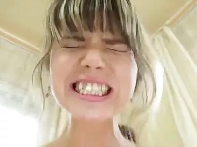 Nerdy Babe von zwei reife frauen pornos Typen gleichzeitig gefickt