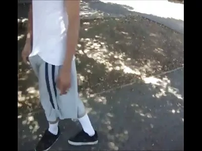 Brünettes Babe wird ziemlich hart pornos mit reifen frauen gefickt