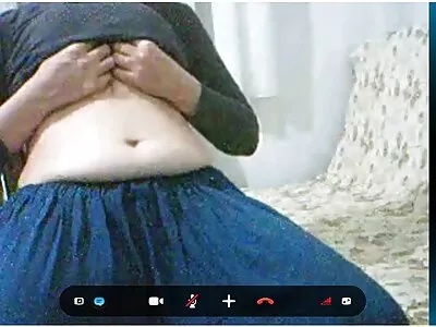 Fingersatz gf enge pornos für reife frauen Muschi auf dem Tisch