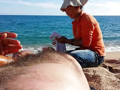 Junge Brünette frauen ab 50 pornos gibt einen sanften Blowjob