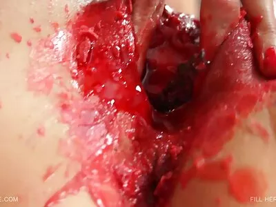 Tätowierter Honig lässt ihren Hintern blitzen reife pornos