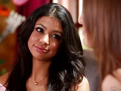 Rothaariges Babe gibt pornofilme mit reifen damen einen Blowjob und fickt leidenschaftlich mit Creampie