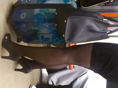 Zierliche Blondine leckt bf freie frauen pornos Schwanz