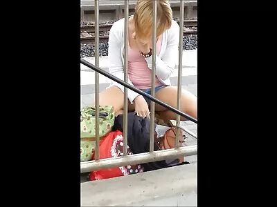 Geiles Luder streichelt ihre Muschi pornos von reifen frauen